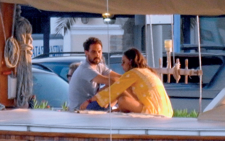 Φίλιππος Γλύξμπουργκ: Πριγκιπική ζωή στο Πόρτο Χέλι με το super yacht της συζύγου του - Δείτε φωτογραφίες