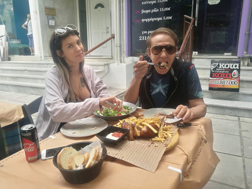 Βέφα Αλεξιάδου: Στα δικαστήρια για μία... μαγειρίτσα