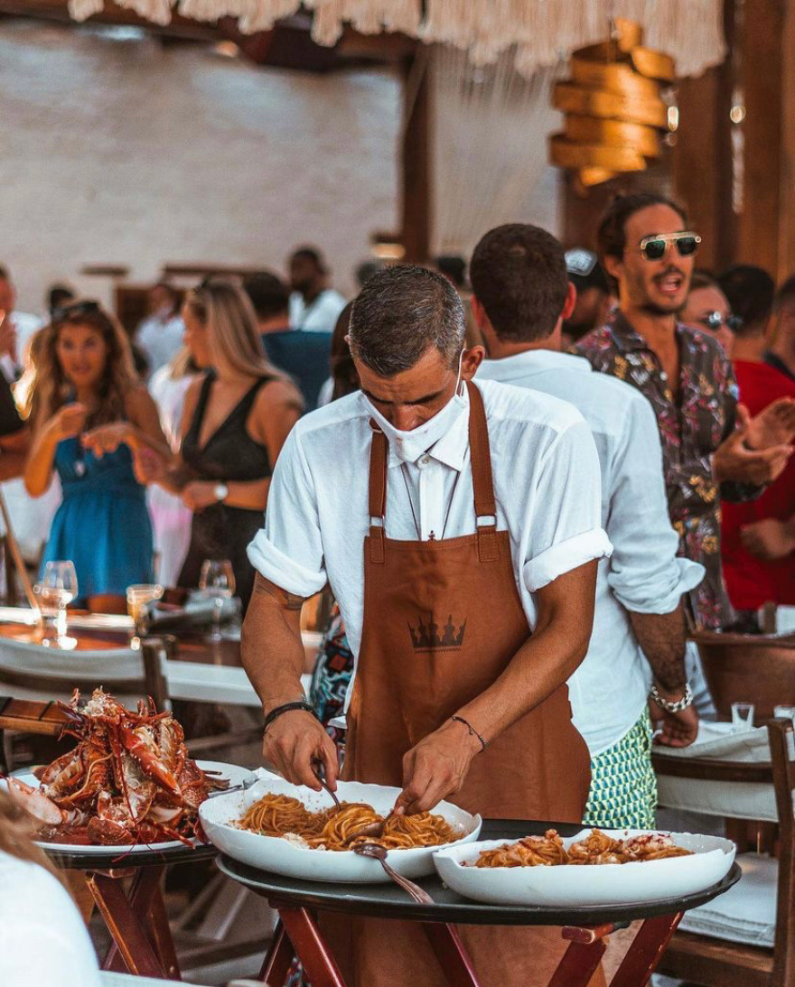 Μύκονος: Παρτάρει από το πρωί το νησί για να γιορτάσει το τέλος των μέτρων - Δείτε βίντεο