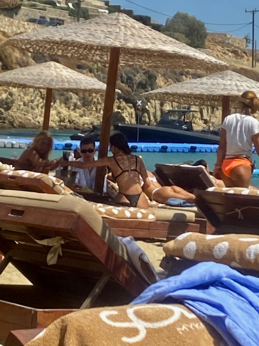 Μύκονος: Παρτάρει από το πρωί το νησί για να γιορτάσει το τέλος των μέτρων - Δείτε βίντεο