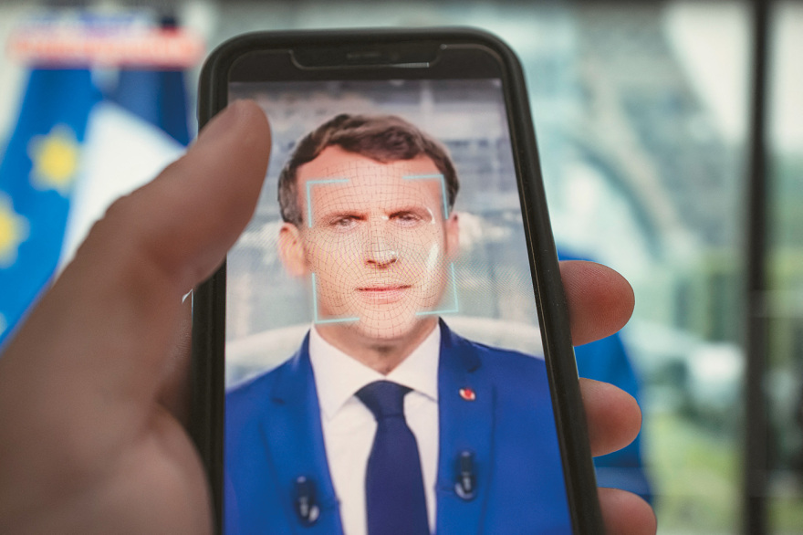 Σκάνδαλο υποκλοπών: Πώς κλέβει ό,τι υπάρχει στα κινητά το «Pegasus»