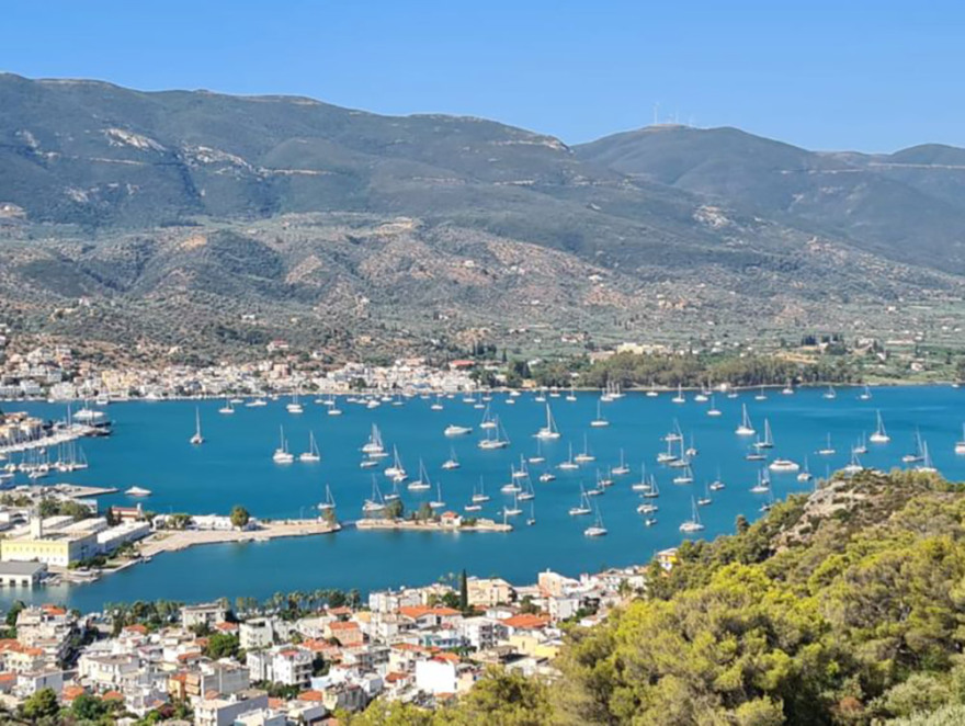 «Έμφραγμα» από σκάφη στο λιμάνι του Πόρου - Δείτε φωτογραφίες