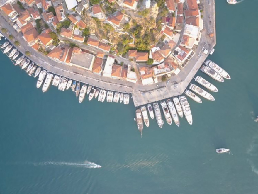 «Έμφραγμα» από σκάφη στο λιμάνι του Πόρου - Δείτε φωτογραφίες