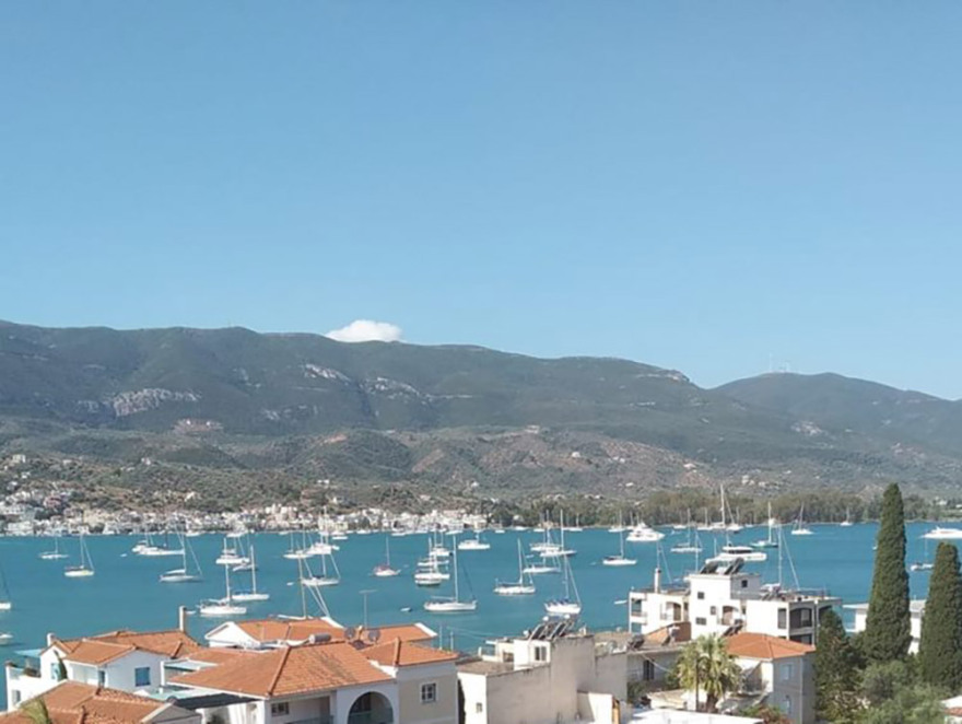 «Έμφραγμα» από σκάφη στο λιμάνι του Πόρου - Δείτε φωτογραφίες