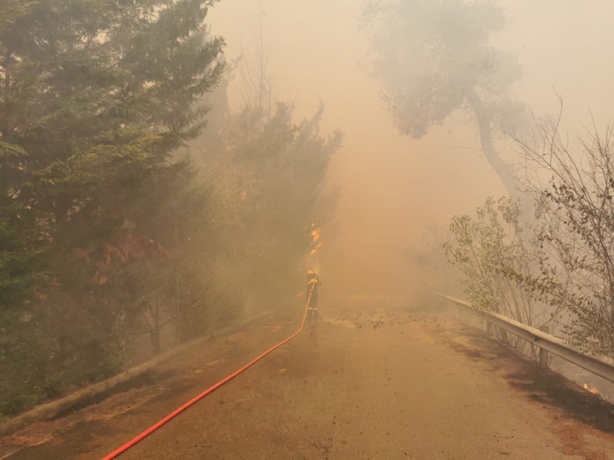 Φωτιά στη Σταμάτα: Είκοσι σπίτια καμένα ή με μεγάλες ζημιές 