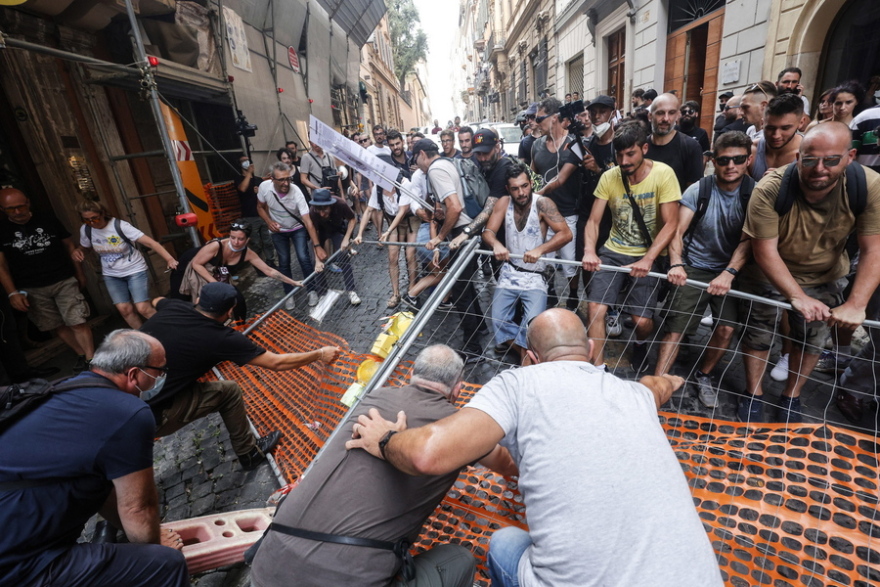 Ιταλία: Νέες διαδηλώσεις για το «πράσινο πιστοποιητικό εμβολιασμού»