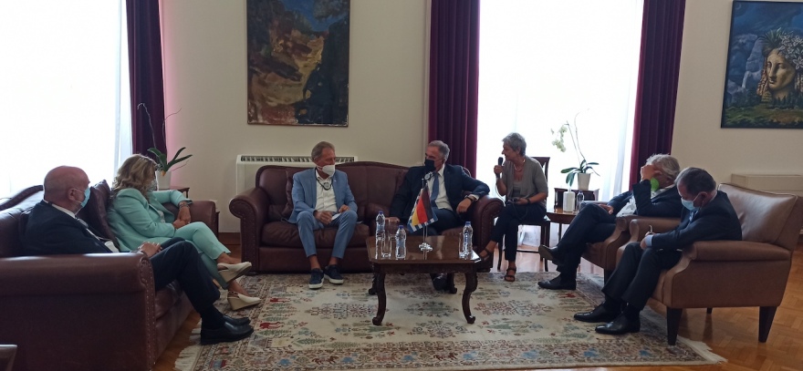 Με τον Γερμανό υφυπουργό Οικονομικών Νόρμπερτ Μπάρτλε συναντήθηκε ο Σταύρος Καλαφάτης