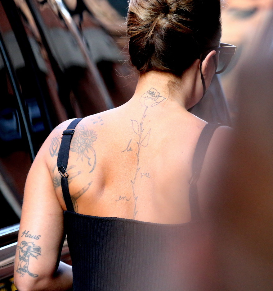 Lady Gaga: Η εκκεντρική της εμφάνισή στη Νέα Υόρκη, που θύμισε την αρχή της καριέρας της (Φωτογραφίες)