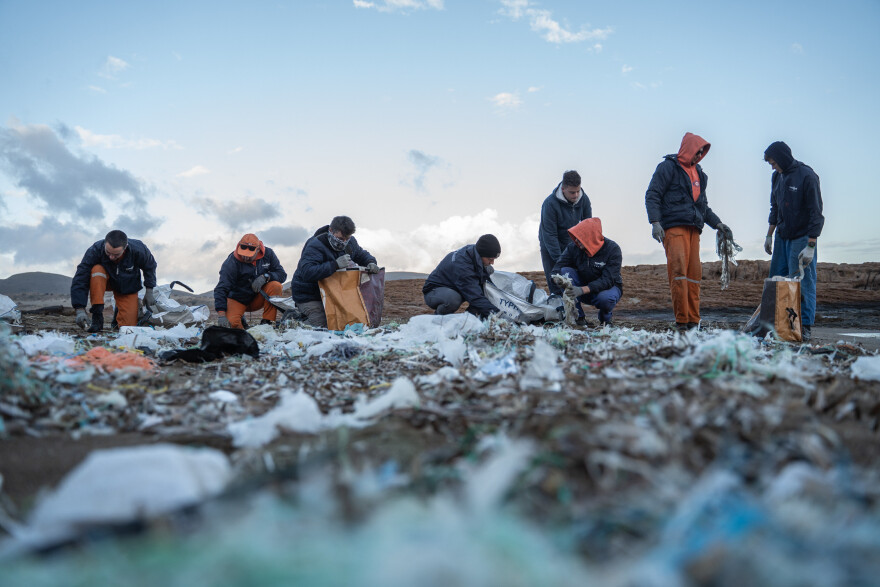 Typhoon Project: Απορρίμματα 57 τόνων καθάρισε ο «Τυφώνας» από 206 ακτές της Λήμνου