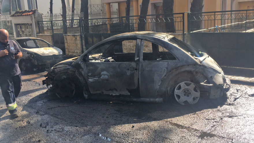 Φωτιά στη Σταμάτα: Είκοσι σπίτια καμένα ή με μεγάλες ζημιές 