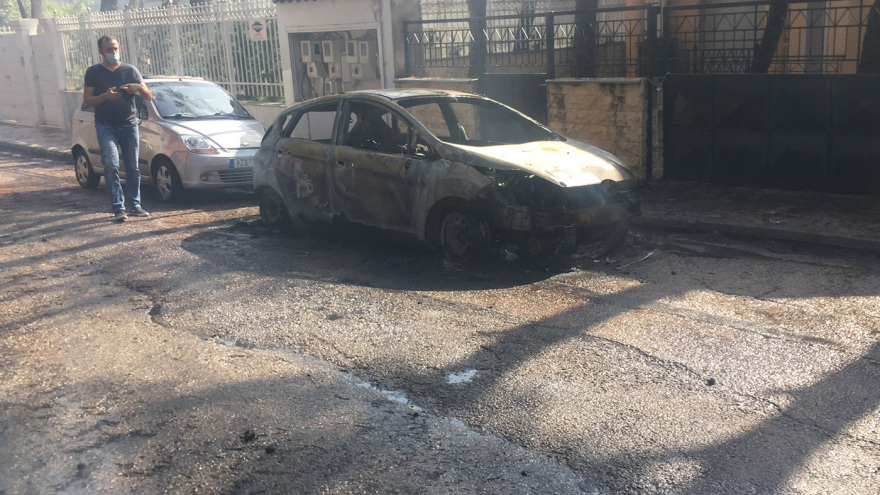 Φωτιά στη Σταμάτα: Είκοσι σπίτια καμένα ή με μεγάλες ζημιές 