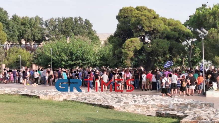 Νέες συγκεντρώσεις αντιεμβολιαστών σε Αθήνα, Θεσσαλονίκη και Πάτρα - Δείτε βίντεο και φωτογραφίες