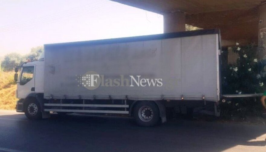 Νταλίκα με δεκάδες κλεμμένες μπαταρίες οχημάτων εντοπίστηκε στα Χανιά (φωτογραφίες)