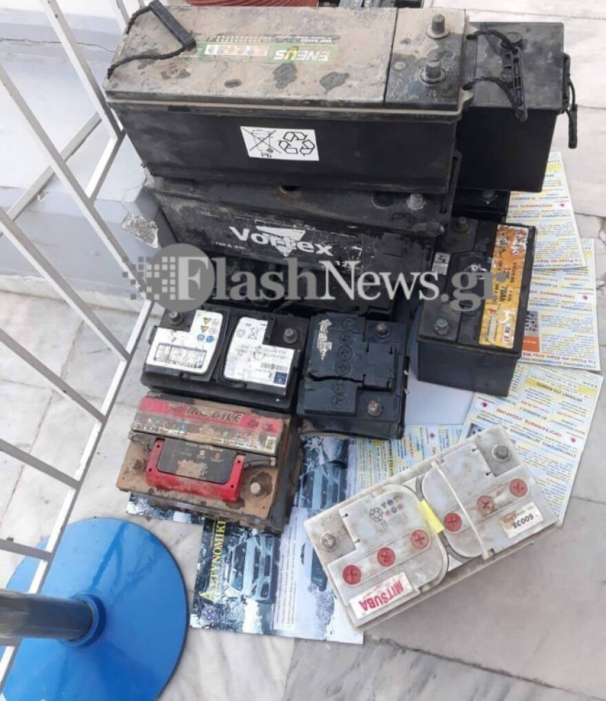 Νταλίκα με δεκάδες κλεμμένες μπαταρίες οχημάτων εντοπίστηκε στα Χανιά (φωτογραφίες)