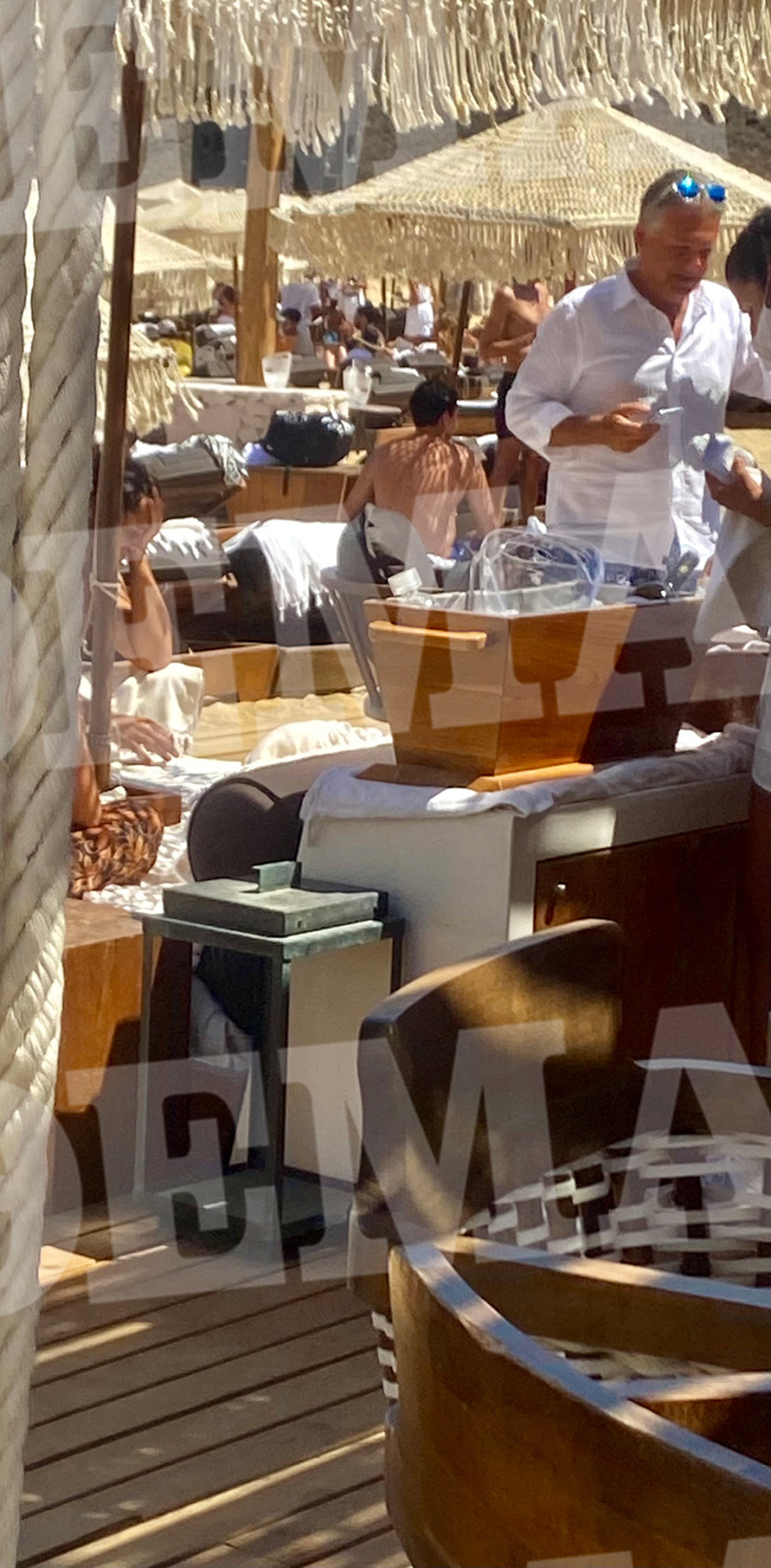 Μύκονος: Από τις ΗΠΑ και το σκάνδαλο με τις μετοχές... χαλαρός και ωραίος στο νησί ο Γιώργος Νίκας - Δείτε φωτογραφίες