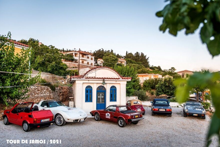 Tour de Samos 2021: Πραγματοποιήθηκε για τρίτη φορά η παρέλαση ιστορικών αυτοκινήτων στη Σάμο