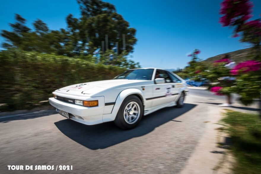 Tour de Samos 2021: Πραγματοποιήθηκε για τρίτη φορά η παρέλαση ιστορικών αυτοκινήτων στη Σάμο