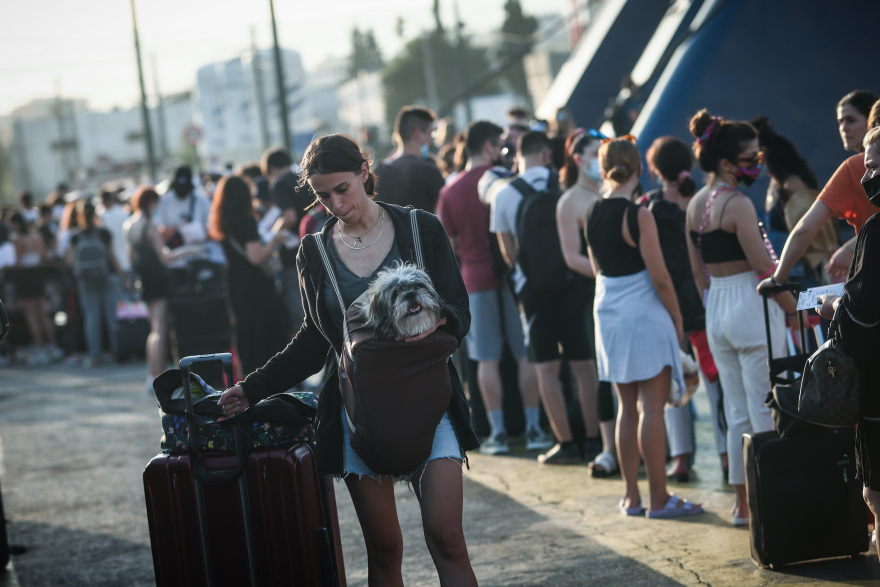 Αυξημένη η κίνηση στα λιμάνια της Αττικής - Εντατικοί οι έλεγχοι
