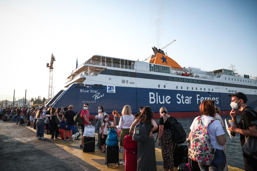 Αυξημένη η κίνηση στα λιμάνια της Αττικής - Εντατικοί οι έλεγχοι