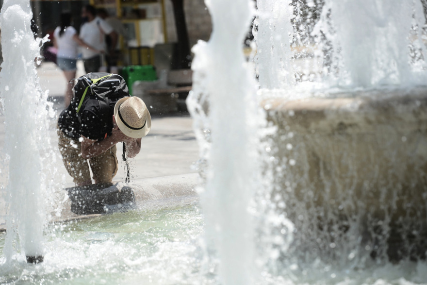 Καιρός - Ακραίος καύσωνας διαρκείας: Σε ποιες περιοχές θα δούμε 46άρια τη Δευτέρα - Νέοι χάρτες