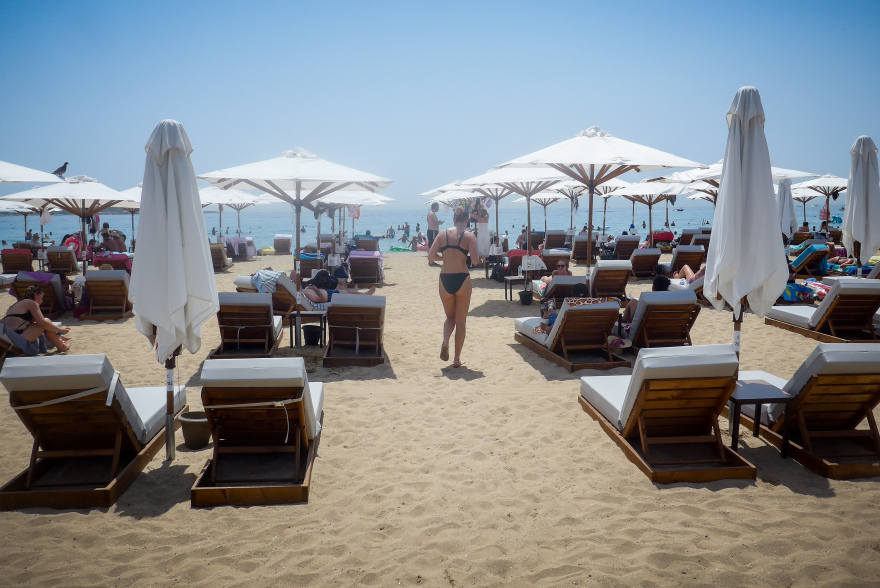 Καύσωνας: Στις παραλίες οι Αθηναίοι για «ανάσες δροσιάς» - Δωρεάν είσοδος σε οργανωμένες πλαζ  - Δείτε φωτογραφίες