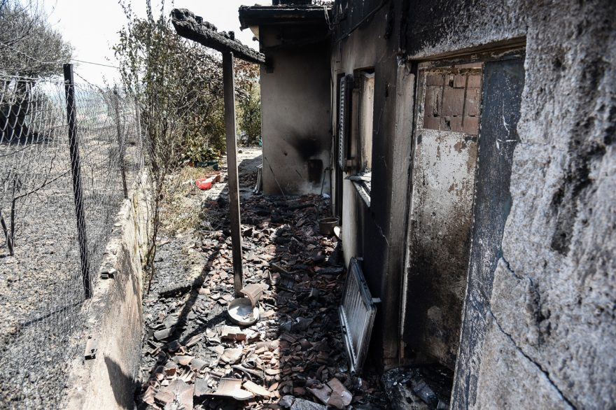 Φωτιά στην Αχαΐα: Εικόνα καταστροφής - Ανυπολόγιστες ζημιές σε σπίτια και καλλιέργειες (φωτογραφίες και βίντεο)