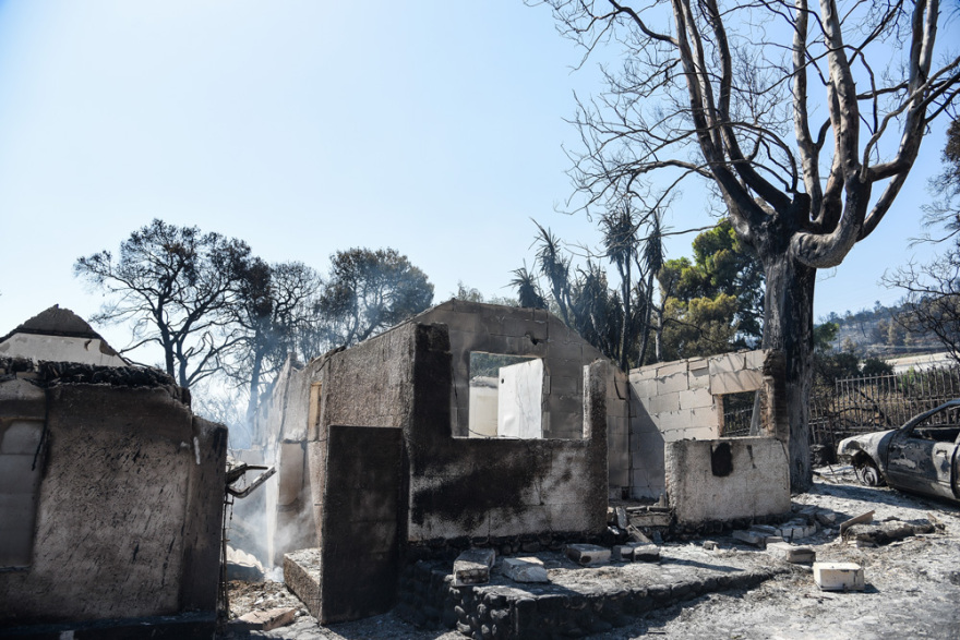 Φωτιά στην Αχαΐα: Εικόνα καταστροφής - Ανυπολόγιστες ζημιές σε σπίτια και καλλιέργειες (φωτογραφίες και βίντεο)