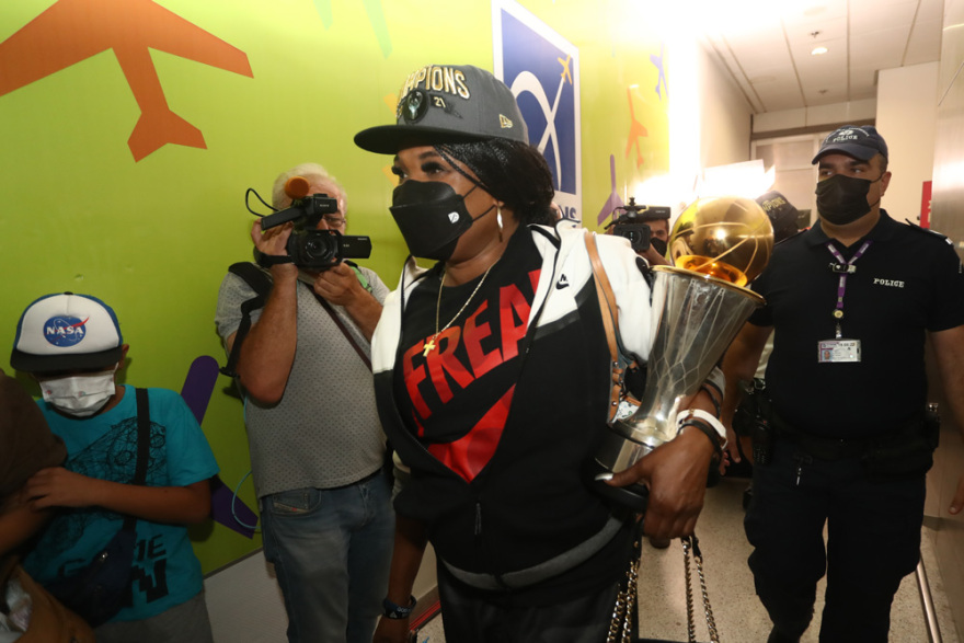 Αντετοκούνμπο - Γιάννης και Θανάσης στην Αθήνα: Θα πάμε το τρόπαιο του ΝΒΑ στα Σεπόλια