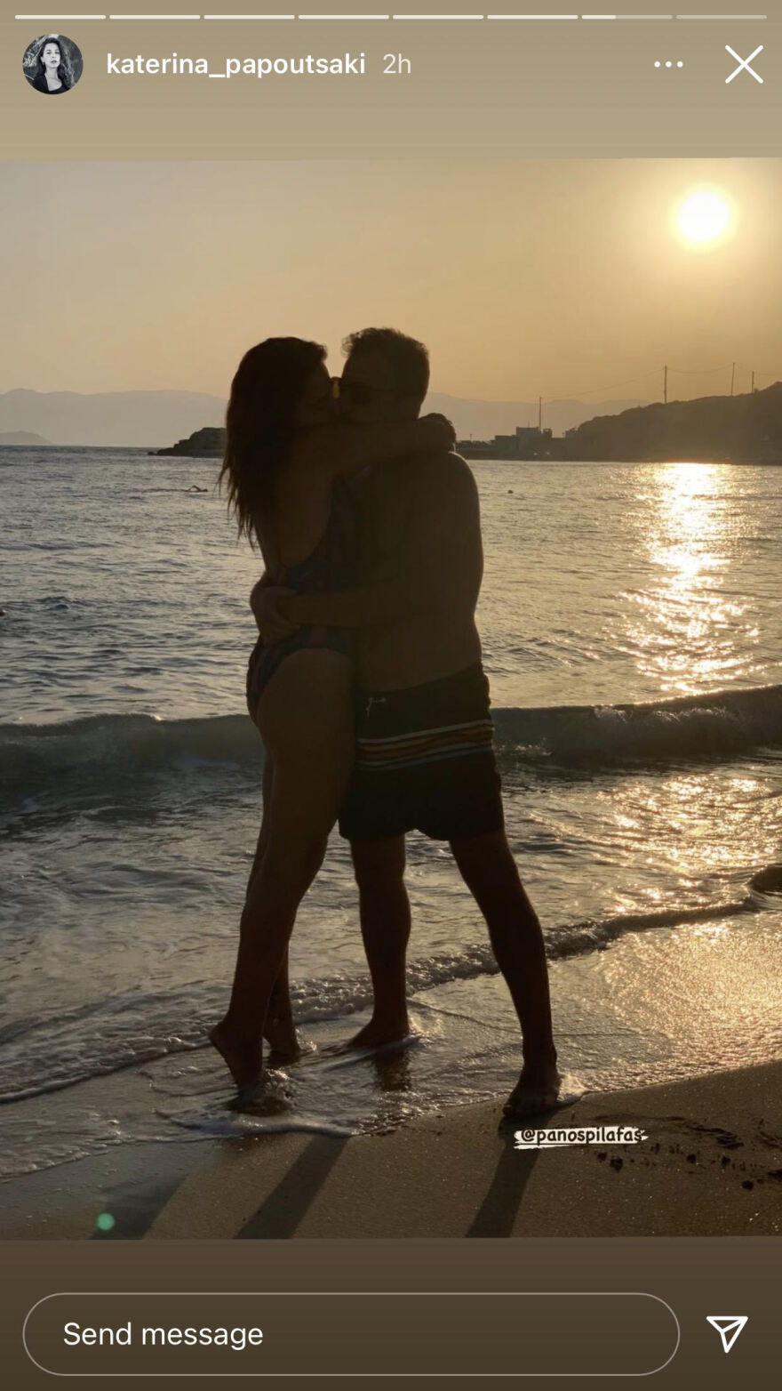 Κατερίνα Παπουτσάκη: Το καυτό φιλί στον άντρα της - Φωτογραφίες