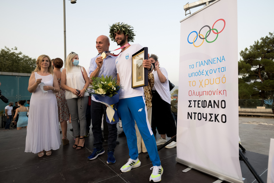 Τα Ιωάννινα «γκρέμισαν τα τείχη» τους για τον Στέφανο Ντούσκο - Δείτε βίντεο από τη θερμή υποδοχή