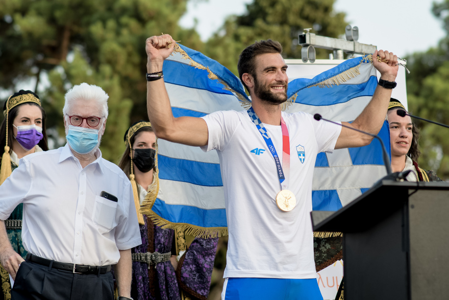 Τα Ιωάννινα «γκρέμισαν τα τείχη» τους για τον Στέφανο Ντούσκο - Δείτε βίντεο από τη θερμή υποδοχή