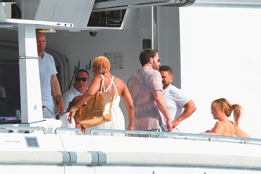 Τζένιφερ Λόπεζ - Μπεν Άφλεκ: Αυτός, αυτή και οι γλουτοί της