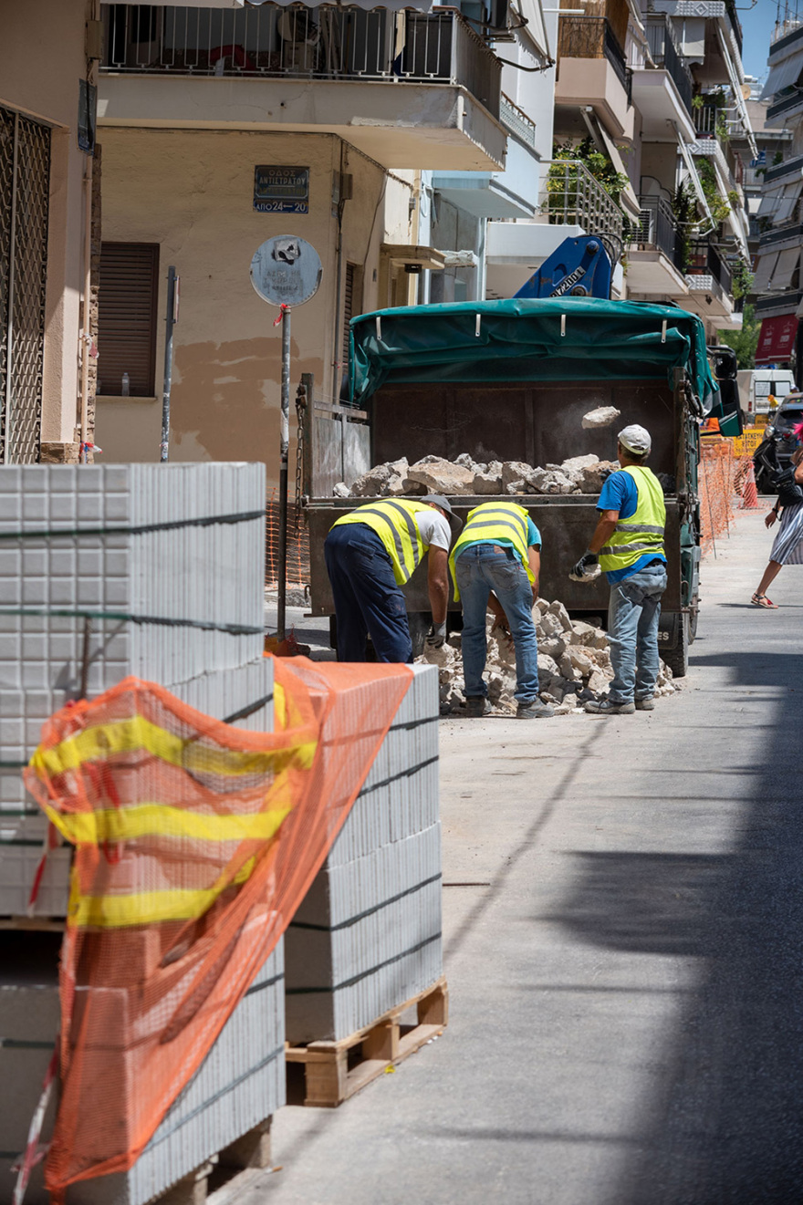 Ο Δήμος Αθηναίων «αλλάζει» τα πεζοδρόμια - Άρχισαν οι εργασίες 