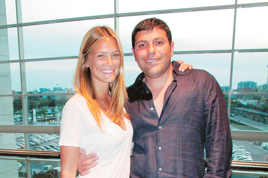 Μύκονος: Ποιος είναι ο Τέντι Σάγκι που χτίζει τη... μισή Ψαρού