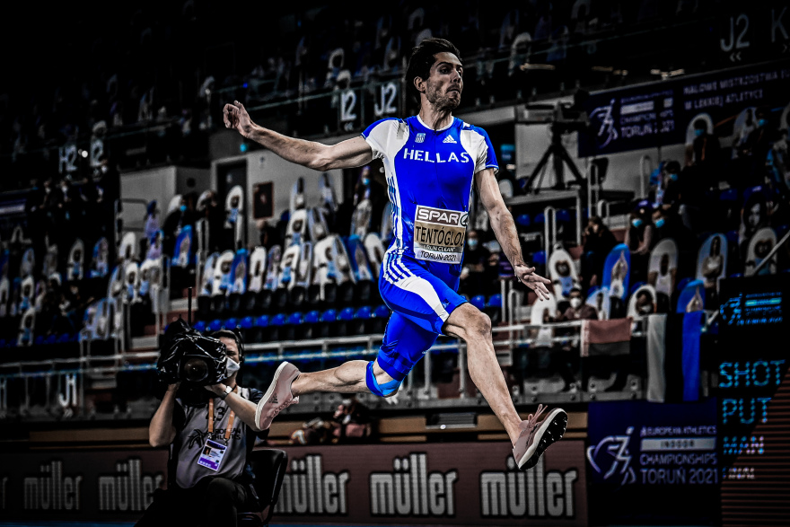 Ολυμπιακοί Αγώνες: Η απονομή του χρυσού μεταλλίου στον Μίλτο Τεντόγλου από τον Χουαντορένα με ήχους από... συρτάκι - Δείτε βίντεο