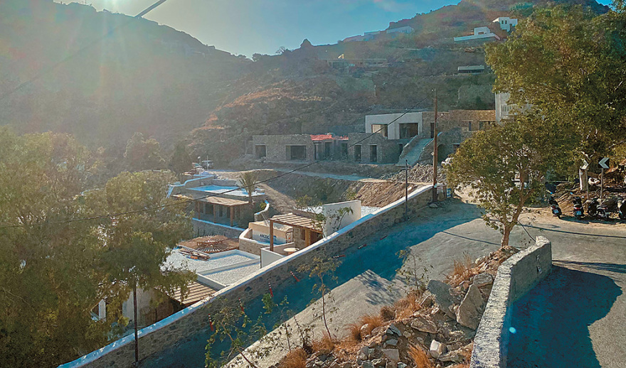 Μύκονος: Ποιος είναι ο Τέντι Σάγκι που χτίζει τη... μισή Ψαρού