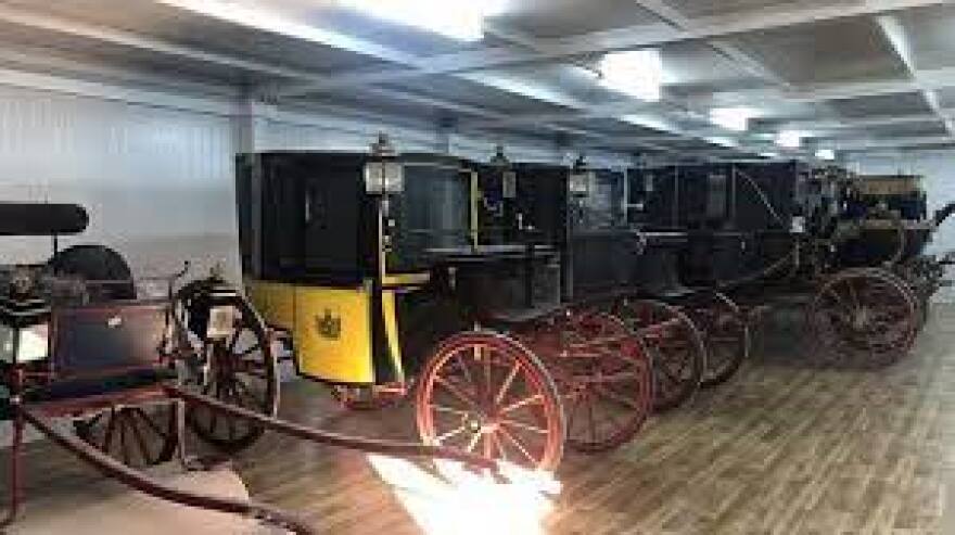 Τατόι: Αγωνία για τα πρώην Ανάκτορα - Μεταφέρονται πολύτιμα αντικείμενα