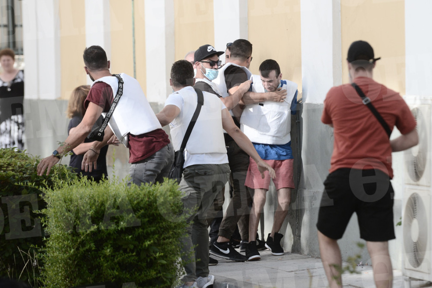 Δάφνη: Στον ανακριτή ο συζυγοκτόνος - Πήγαν να τον... λιντσάρουν συγγενείς της νεκρής