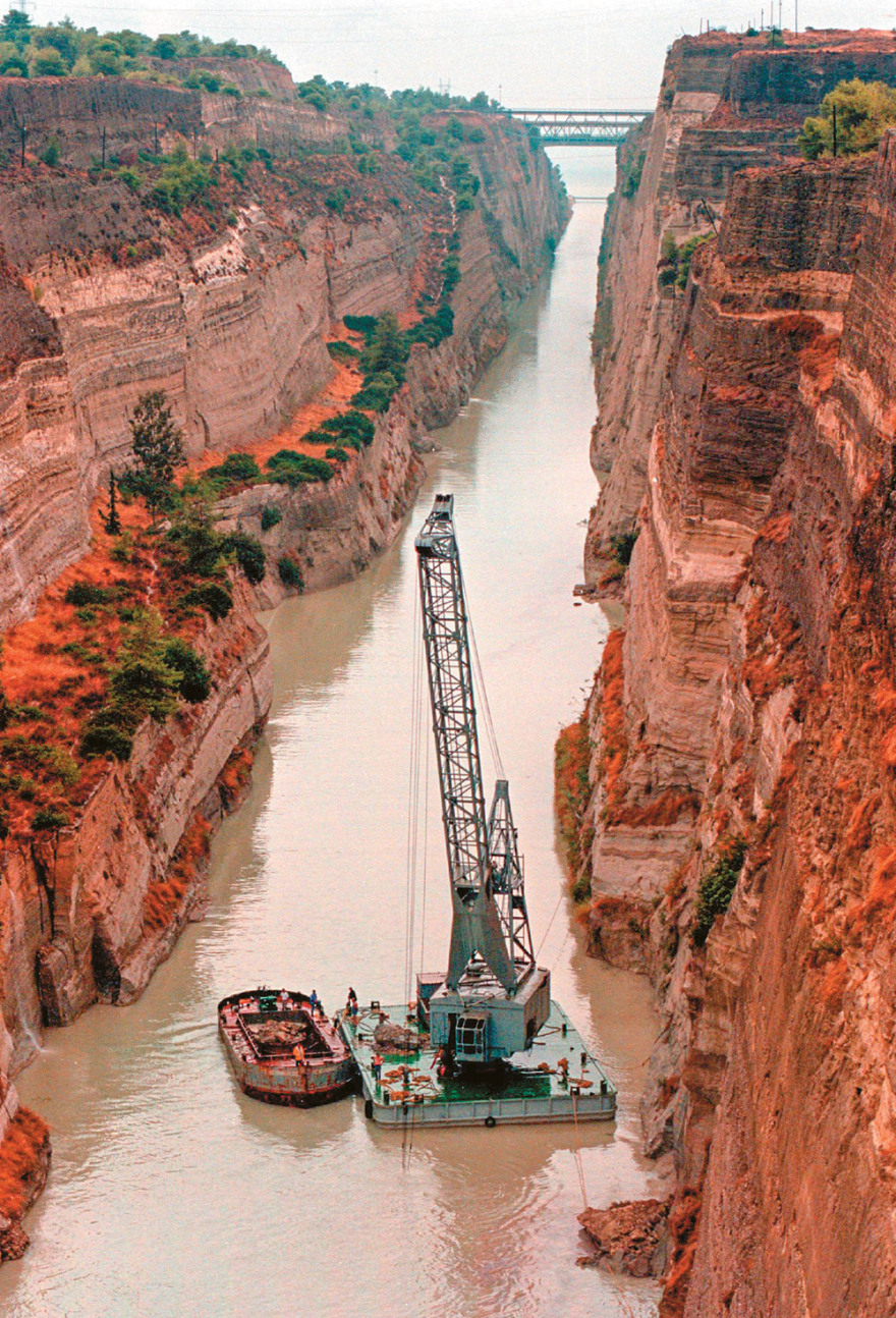 Κλειστός ο Ισθμός: H «διώρυγα των στεναγμών» έκοψε στη μέση τον θαλάσσιο τουρισμό