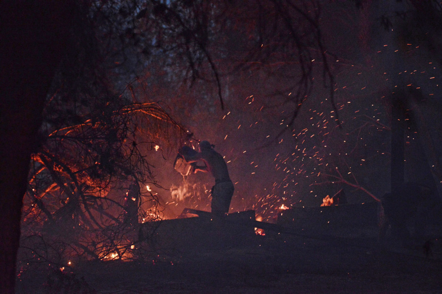 Νύχτα εφιάλτης σε Βαρυμπόμπη, Τατόι, Θρακομακεδόνες: Εκκενώθηκε τμήμα του Κρυονερίου