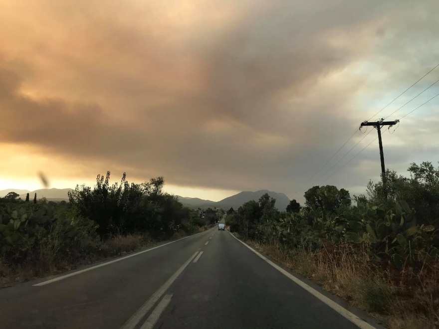 Νύχτα αγωνίας για την πύρινη λαίλαπα σε Αρχαία Ολυμπία, Βόρεια Εύβοια και Μεσσηνία 