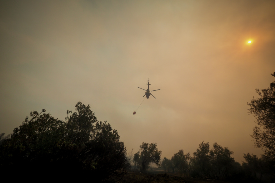 Νύχτα αγωνίας για την πύρινη λαίλαπα σε Αρχαία Ολυμπία, Βόρεια Εύβοια και Μεσσηνία 