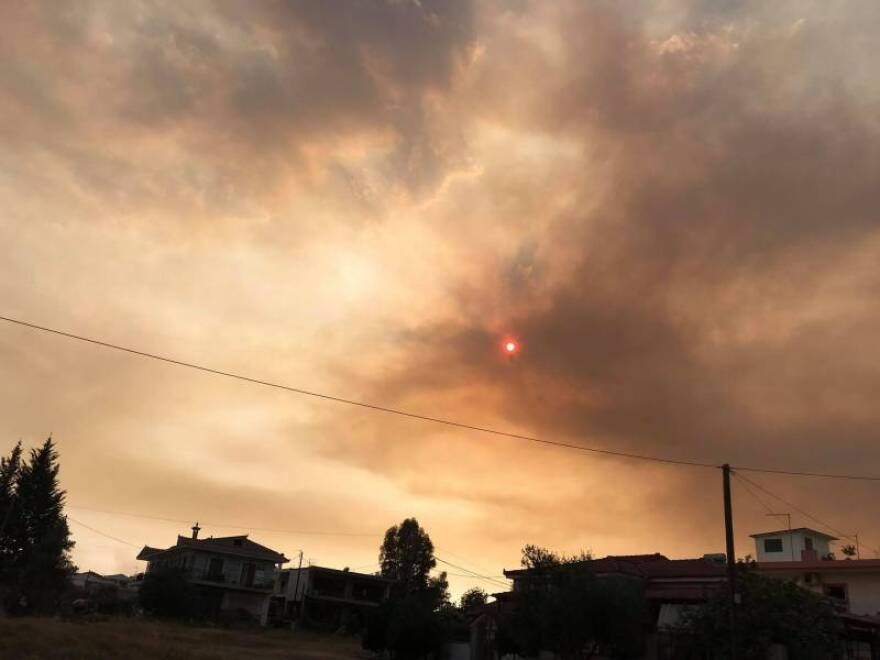 Νύχτα αγωνίας για την πύρινη λαίλαπα σε Αρχαία Ολυμπία, Βόρεια Εύβοια και Μεσσηνία 