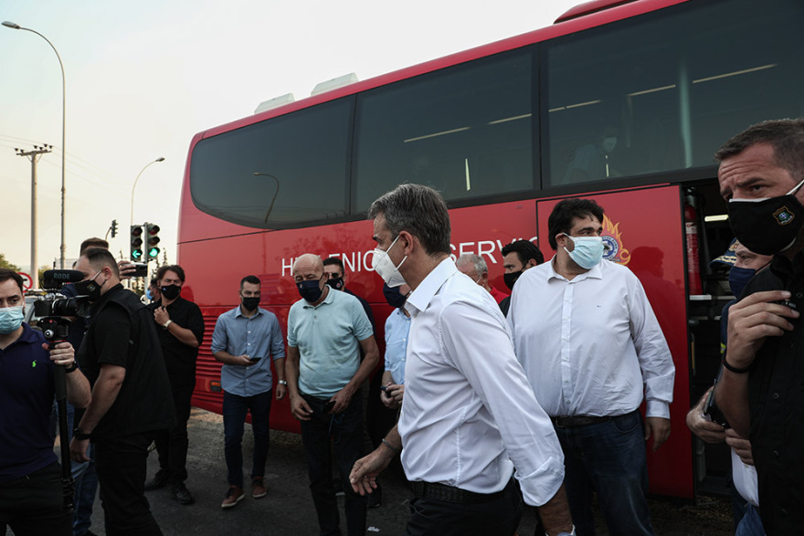 Φωτιά στη Βαρυμπόμπη - Μητσοτάκης: Οι κρίσιμες υποδομές άντεξαν - Τα σπίτια θα ξαναχτιστούν