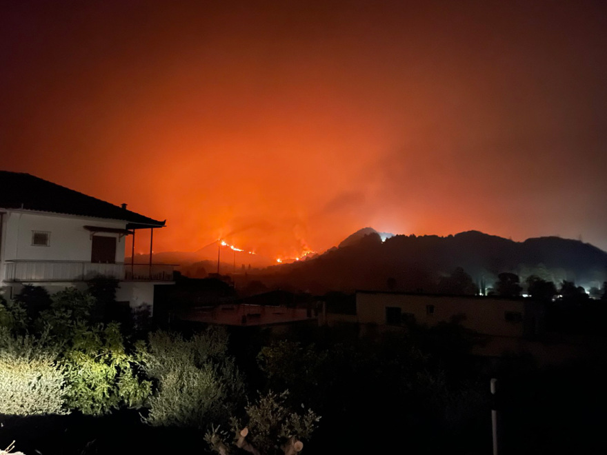 Δύσκολη η κατάσταση στην Αρχαία Ολυμπία: Μάχη για να σωθεί η Ολυμπιακή Ακαδημία από τις φλόγες