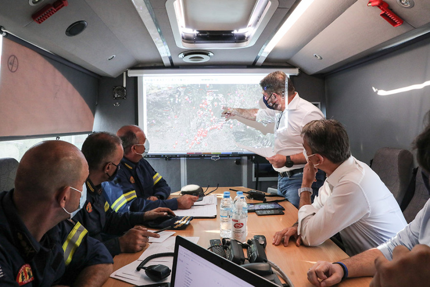 Φωτιά στη Βαρυμπόμπη - Μητσοτάκης: Οι κρίσιμες υποδομές άντεξαν - Τα σπίτια θα ξαναχτιστούν