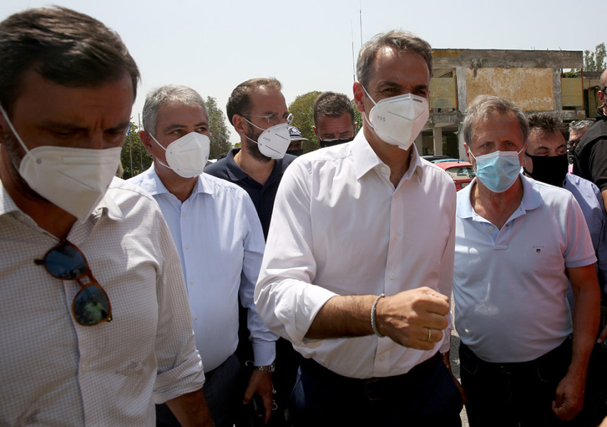Στην Ηλεία ο πρωθυπουργός: Αυτοψία στις περιοχές που πλήττει η πυρκαγιά -  «Με οργανωμένες εκκενώσεις προστατεύουμε ζωές»