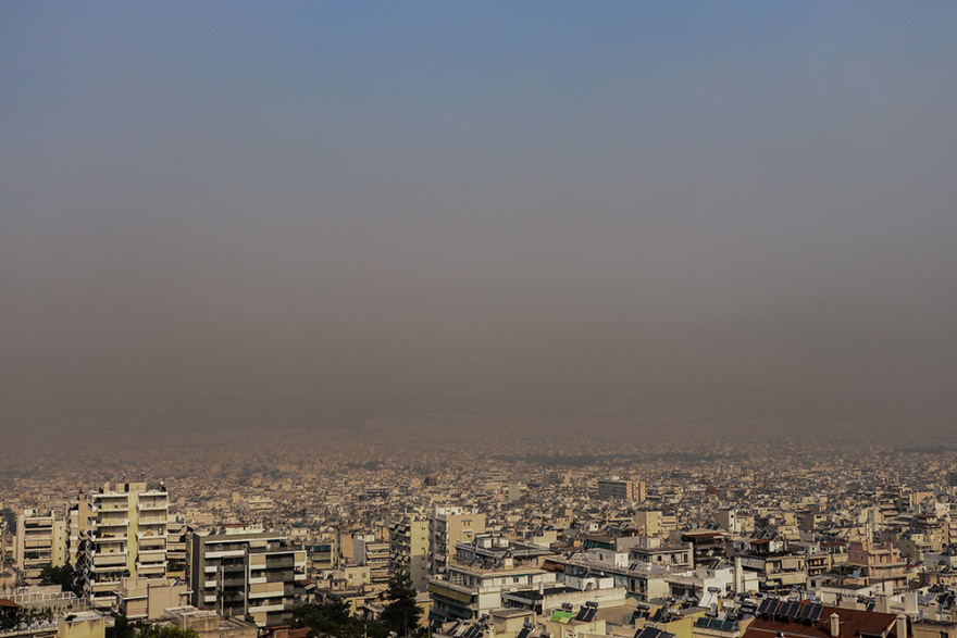 Καιρός: Εκρηκτικό κοκτέιλ καπνού και καύσωνα για τις επόμενες ημέρες - Τι πρέπει να προσέξετε