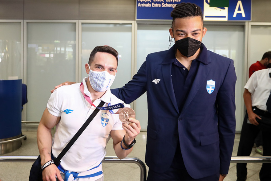 Ολυμπιακοί Αγώνες: Εντυπωσιακή υποδοχή σε Καραλή και Πετρούνια στο «Ελ. Βενιζέλος»