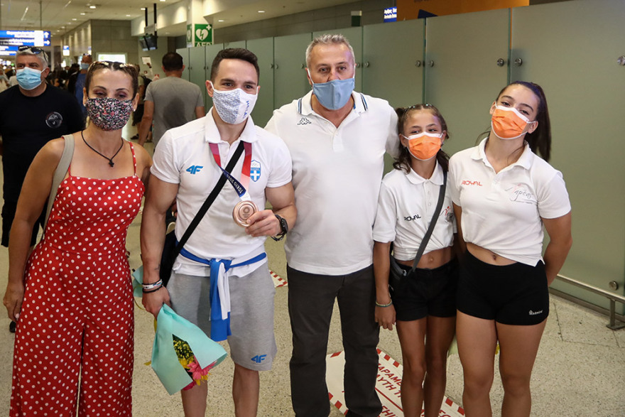 Ολυμπιακοί Αγώνες: Εντυπωσιακή υποδοχή σε Καραλή και Πετρούνια στο «Ελ. Βενιζέλος»